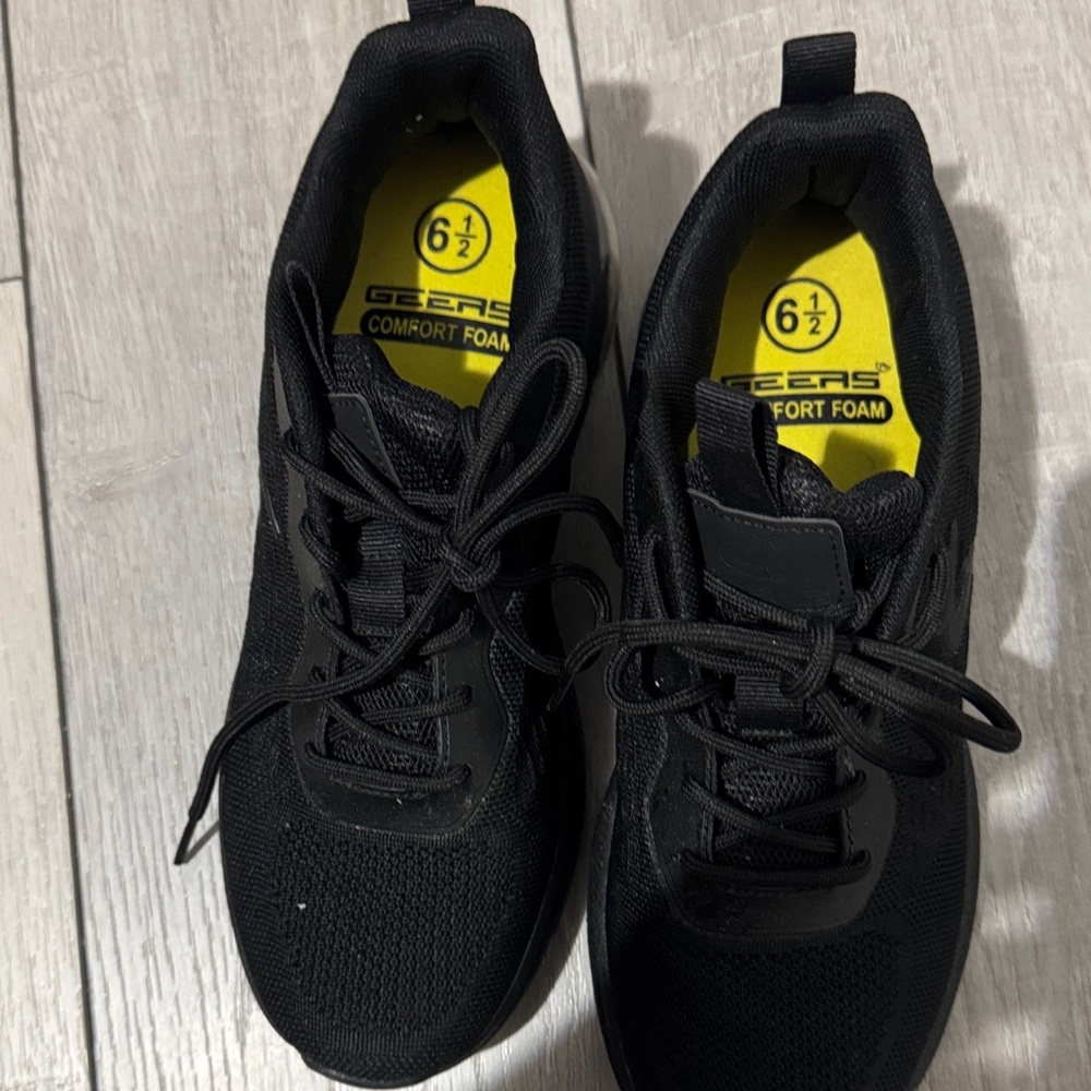 Black GEERS Comfort Foam Shoes